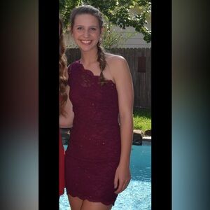 Elegant One-Shoulder Burgundy Lace Dress